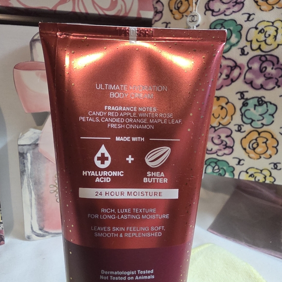 Bath & Body Works Winter Candy Apple Body Cream - Red - Picture 3 of 3